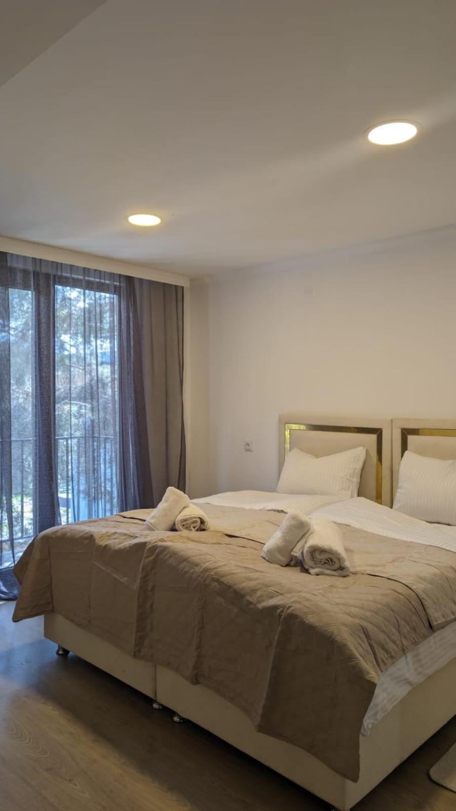 Shara Hotel Местия Екстериор снимка