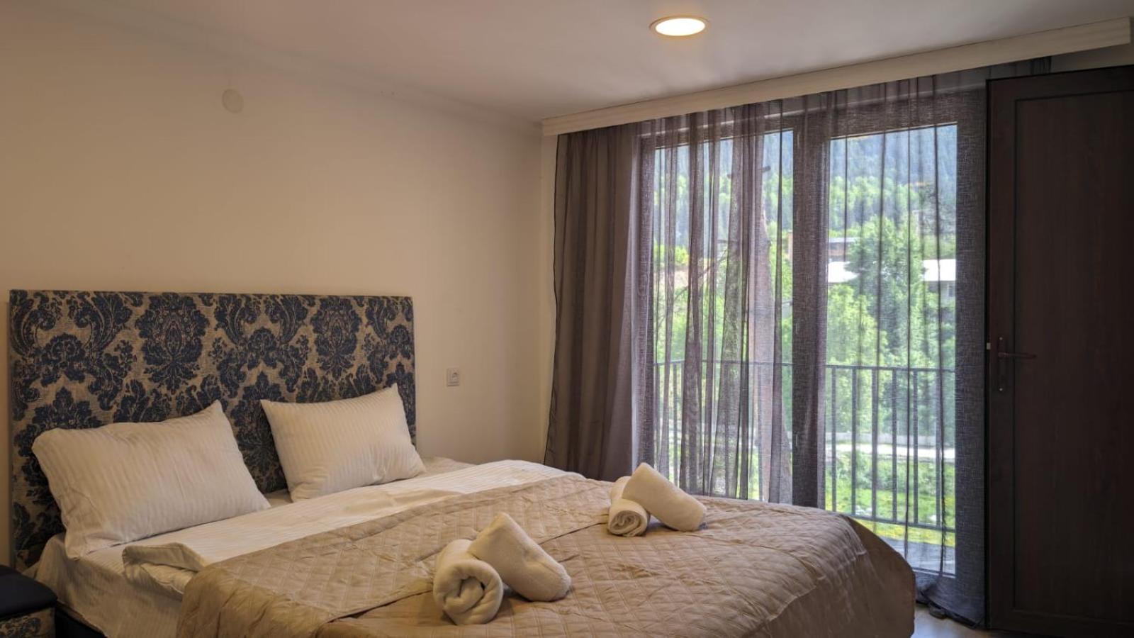 Shara Hotel Местия Екстериор снимка