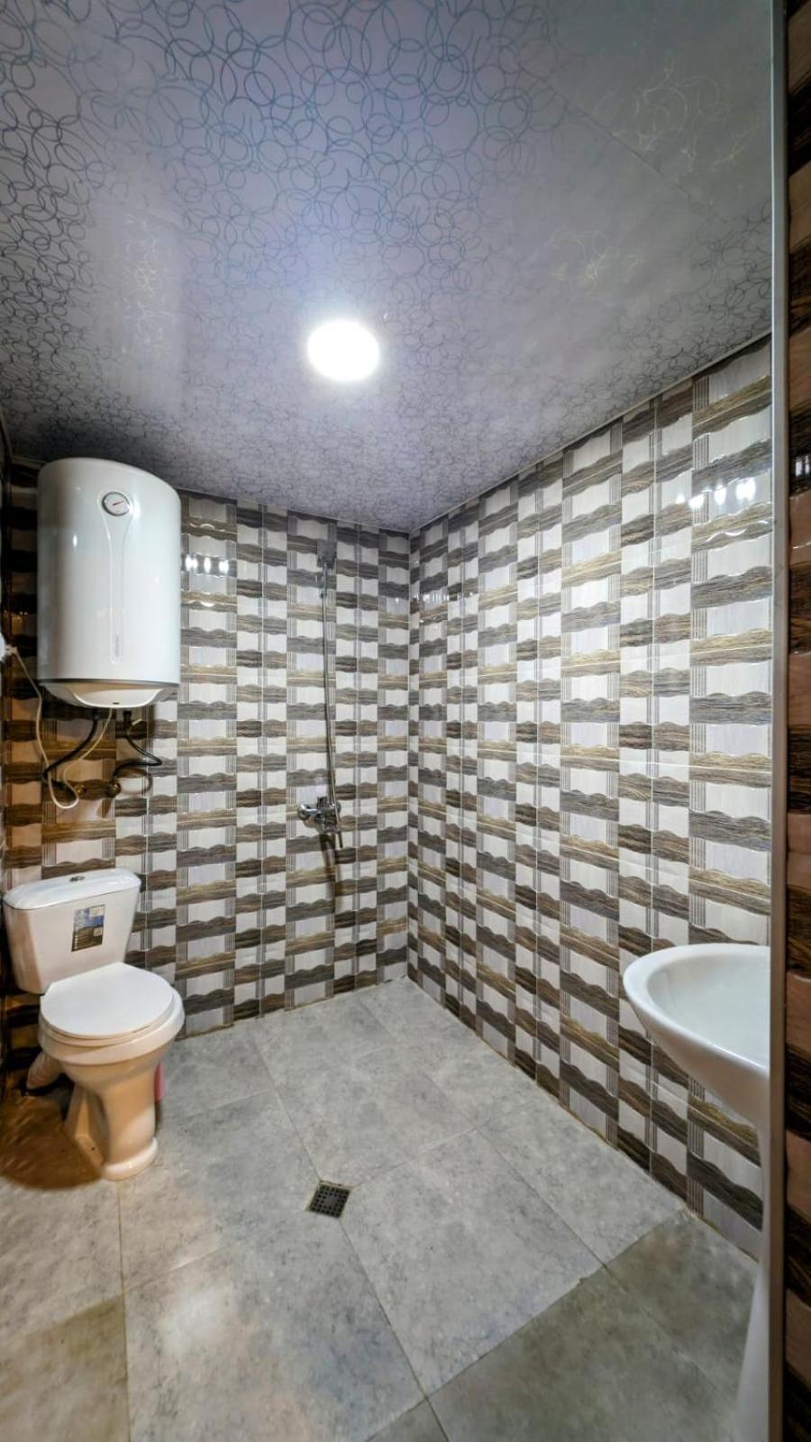 Shara Hotel Местия Екстериор снимка
