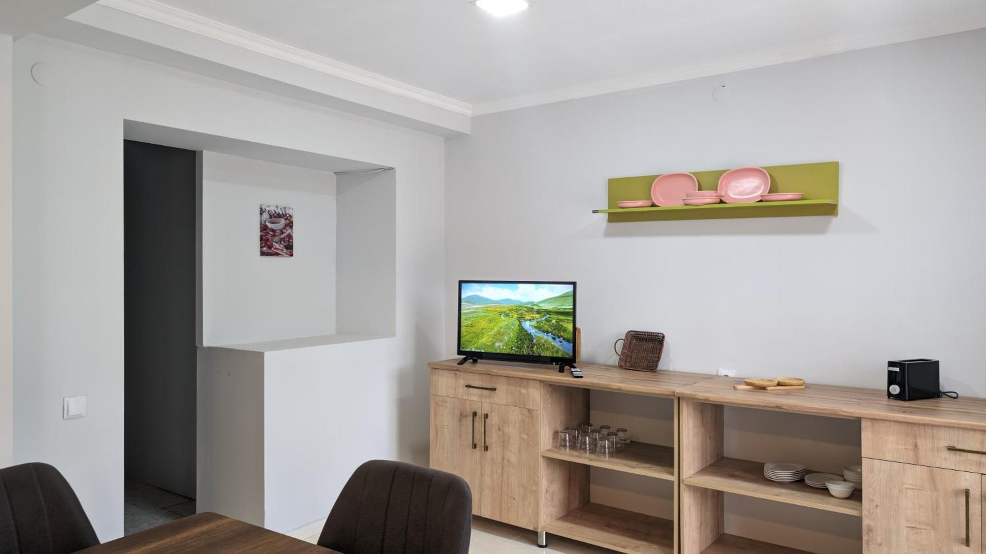 Shara Hotel Местия Екстериор снимка