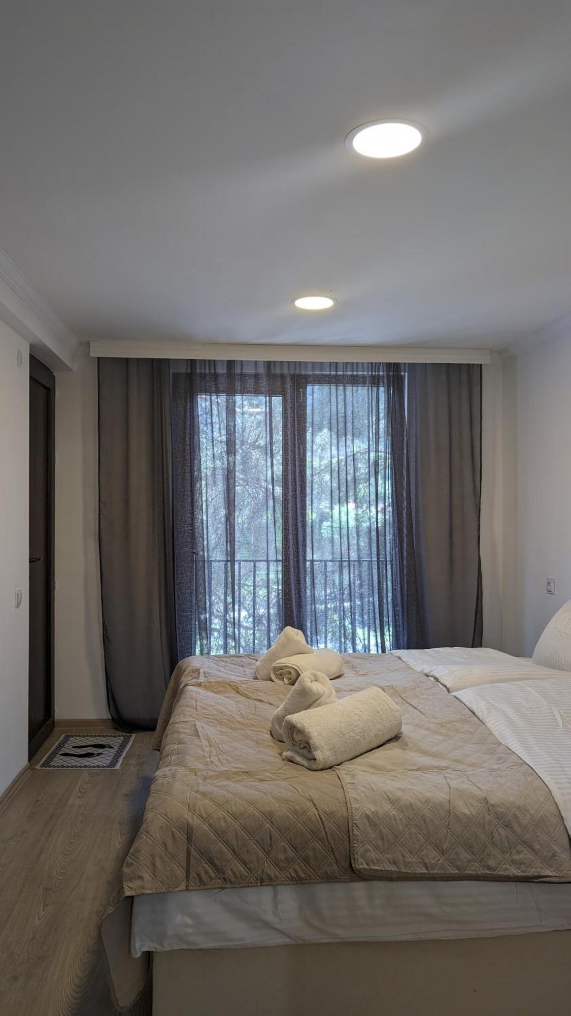 Shara Hotel Местия Екстериор снимка