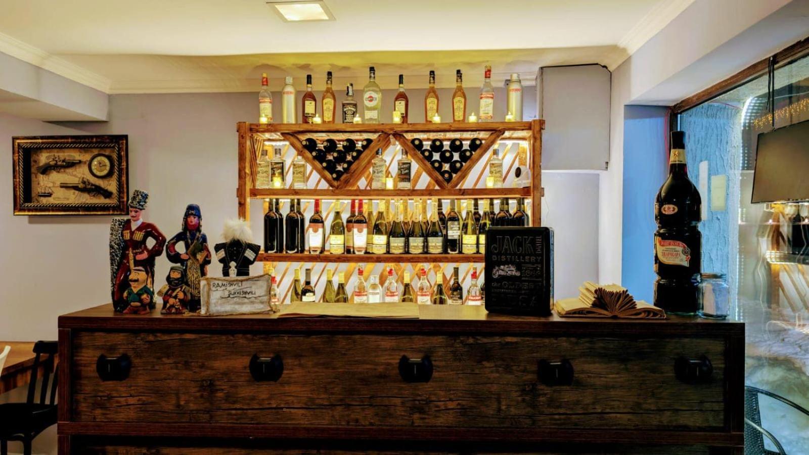 Shara Hotel Местия Екстериор снимка